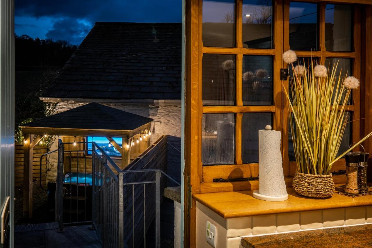 Stunning Cottage Grade 2 Listed With Parking And Hot Tub Bowness-on-Windermere Exterior photo