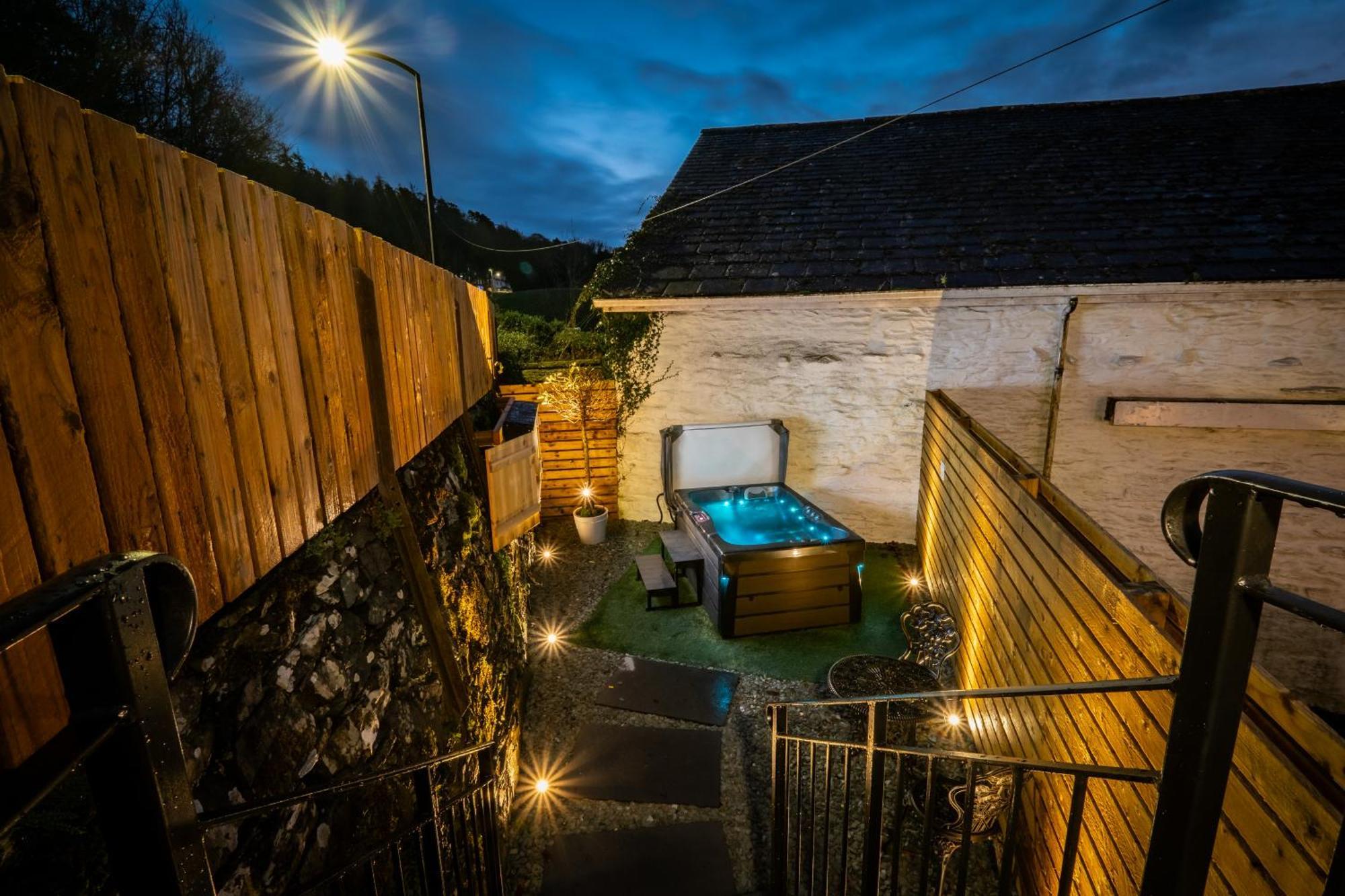 Stunning Cottage Grade 2 Listed With Parking And Hot Tub Bowness-on-Windermere Exterior photo
