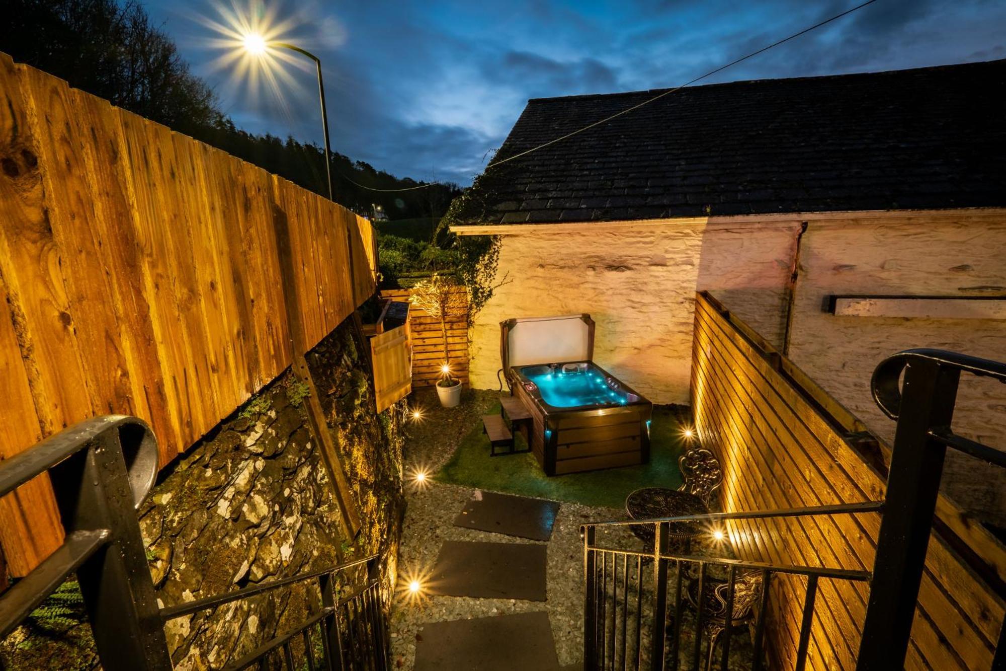 Stunning Cottage Grade 2 Listed With Parking And Hot Tub Bowness-on-Windermere Exterior photo