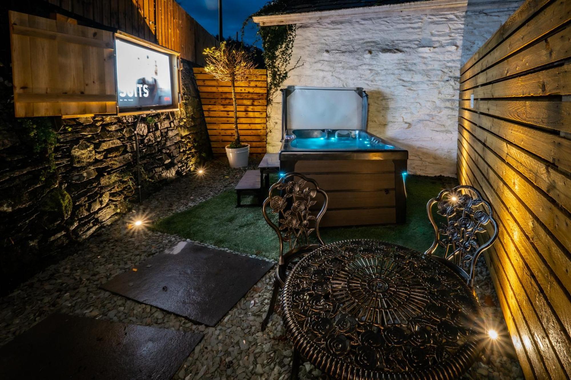 Stunning Cottage Grade 2 Listed With Parking And Hot Tub Bowness-on-Windermere Exterior photo